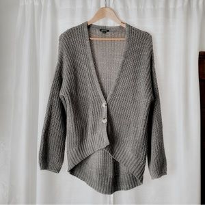 Women’s chunky knit gray long sleeve cardigan sweater with buttons. Small
